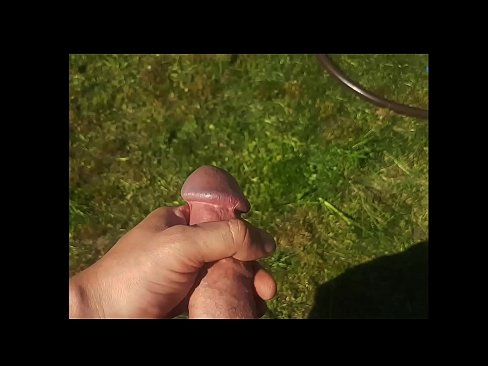 ❤️ O bunăciune fierbinte își face sex cu păsărica roz și ejaculează cu un squirt într-o grădină de vară ️❌ at ro.extraclasswork.ru ❌